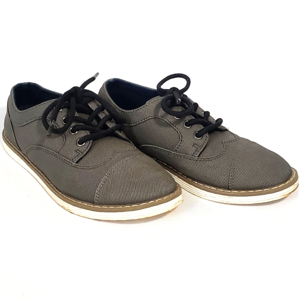 Day Five Boy's Casual dress shoe size 13 gray